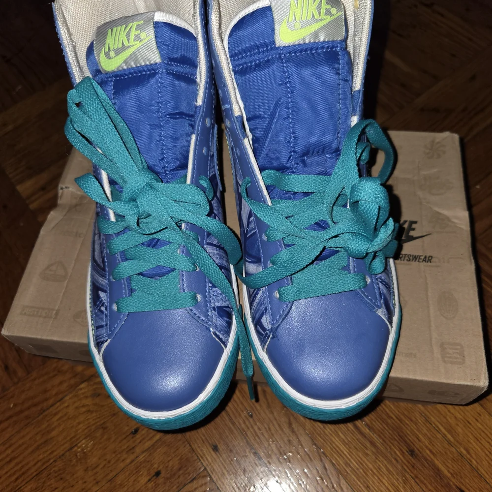 Nike Blue and Teal Women's Sneakers - Picture 2 of 8